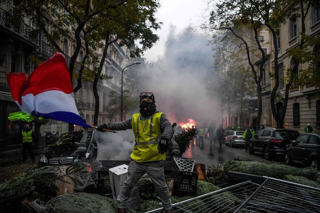 «Chalecos amarillos» frente al Arco del Triunfo. 