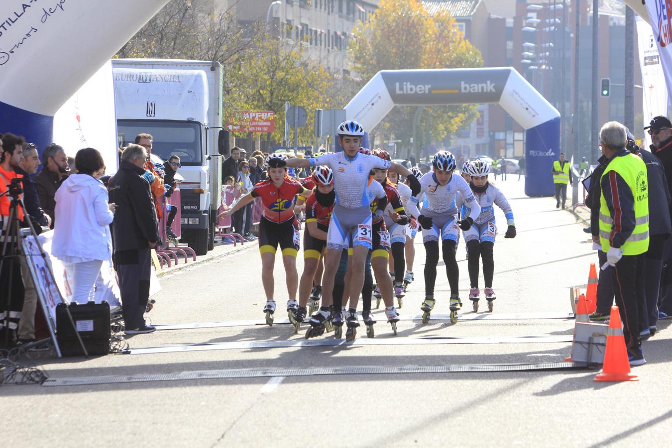 La carrera urbana popular «Tres Culturas» reúne en Toledo a 120 patinadores