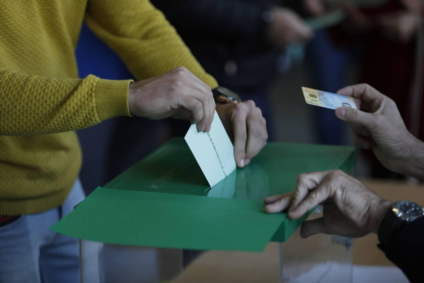 En imágenes, el ambiente de los colegios electorales en las elecciones andaluzas 2018