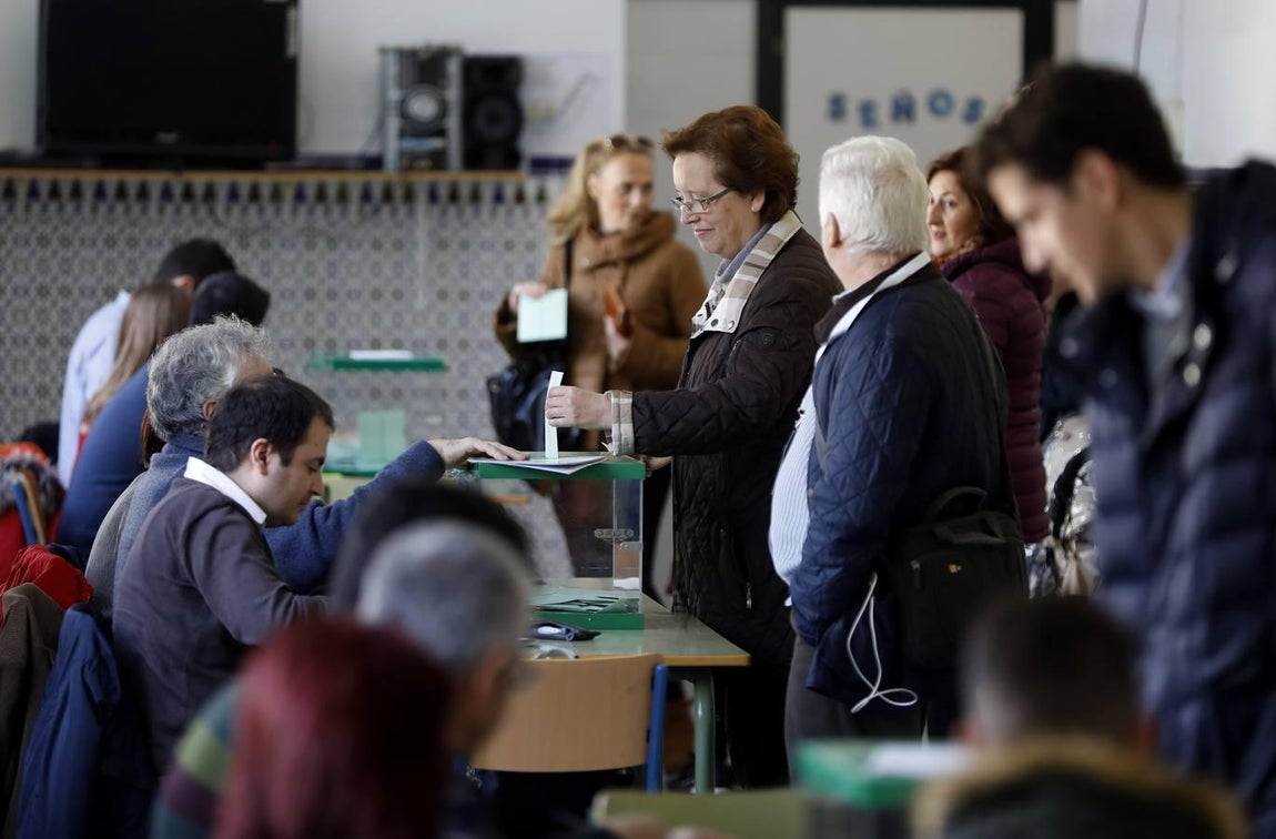 En imágenes, el ambiente de los colegios electorales en las elecciones andaluzas 2018