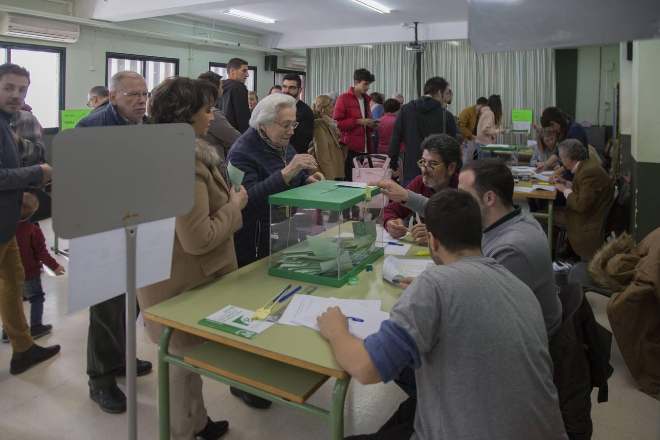 En imágenes, el ambiente de los colegios electorales en las elecciones andaluzas 2018