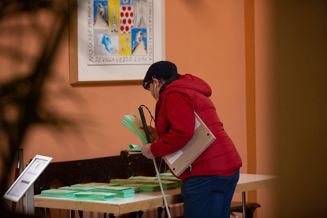 En imágenes, el ambiente de los colegios electorales en las elecciones andaluzas 2018