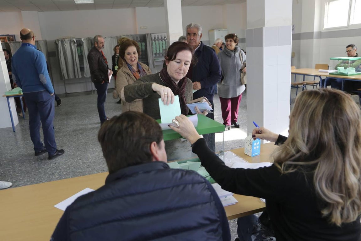 En imágenes, el ambiente de los colegios electorales en las elecciones andaluzas 2018