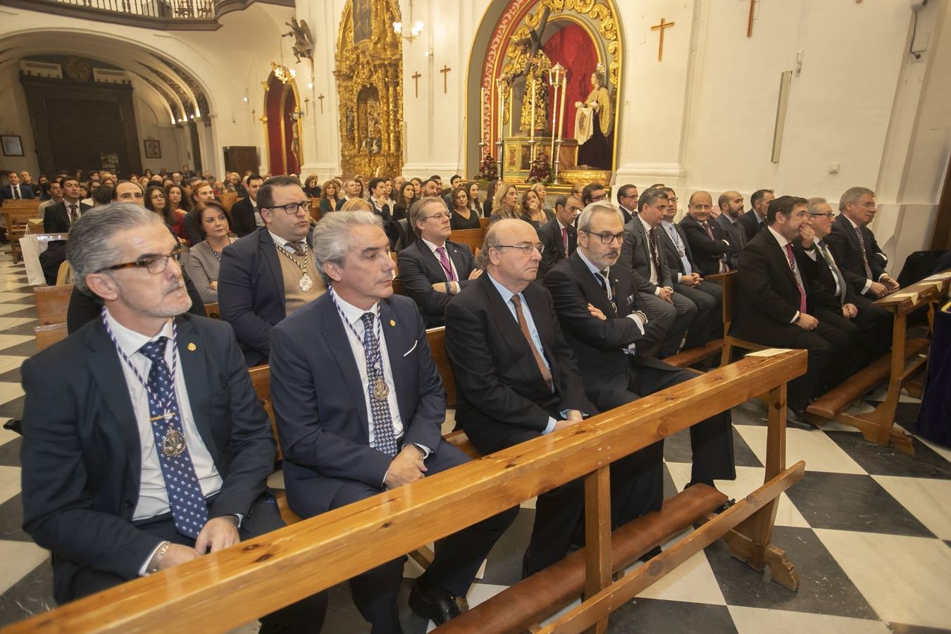 La bendición de la nueva bambalina de la Virgen de la Trinidad de Córdoba, en imágenes