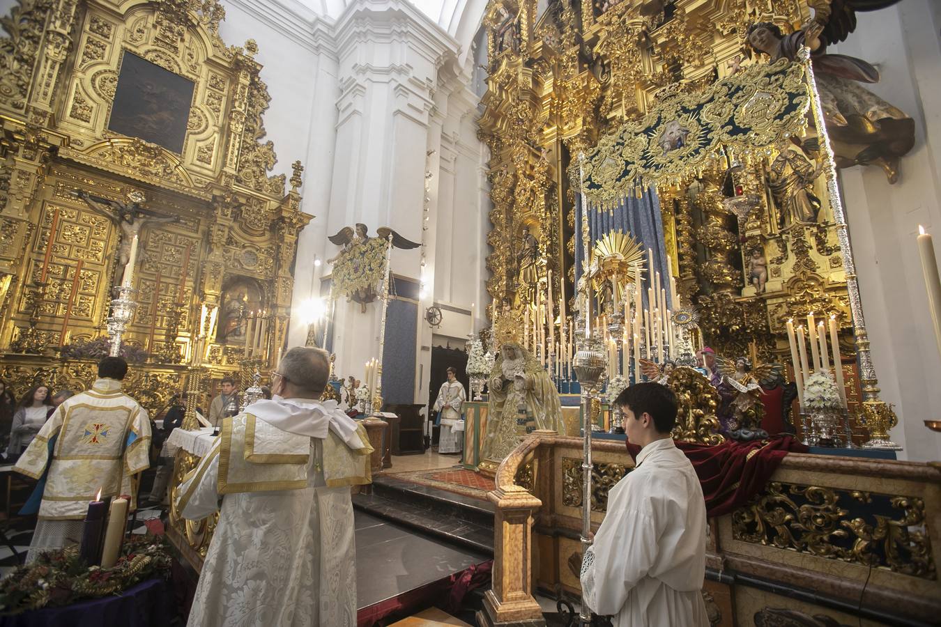 La bendición de la nueva bambalina de la Virgen de la Trinidad de Córdoba, en imágenes