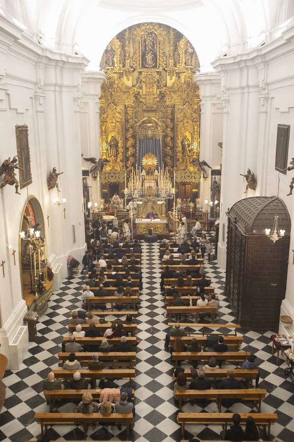 La bendición de la nueva bambalina de la Virgen de la Trinidad de Córdoba, en imágenes