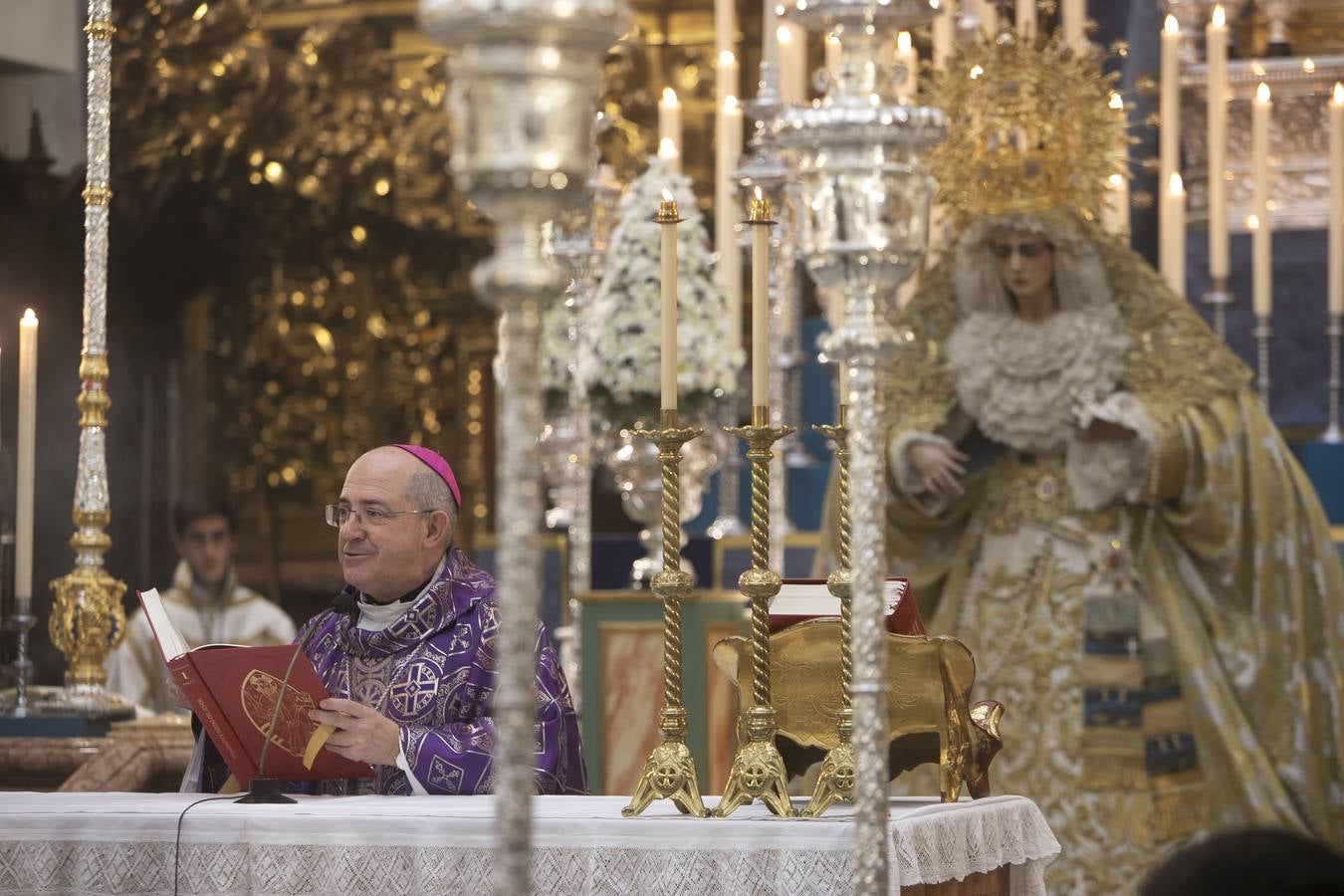 La bendición de la nueva bambalina de la Virgen de la Trinidad de Córdoba, en imágenes