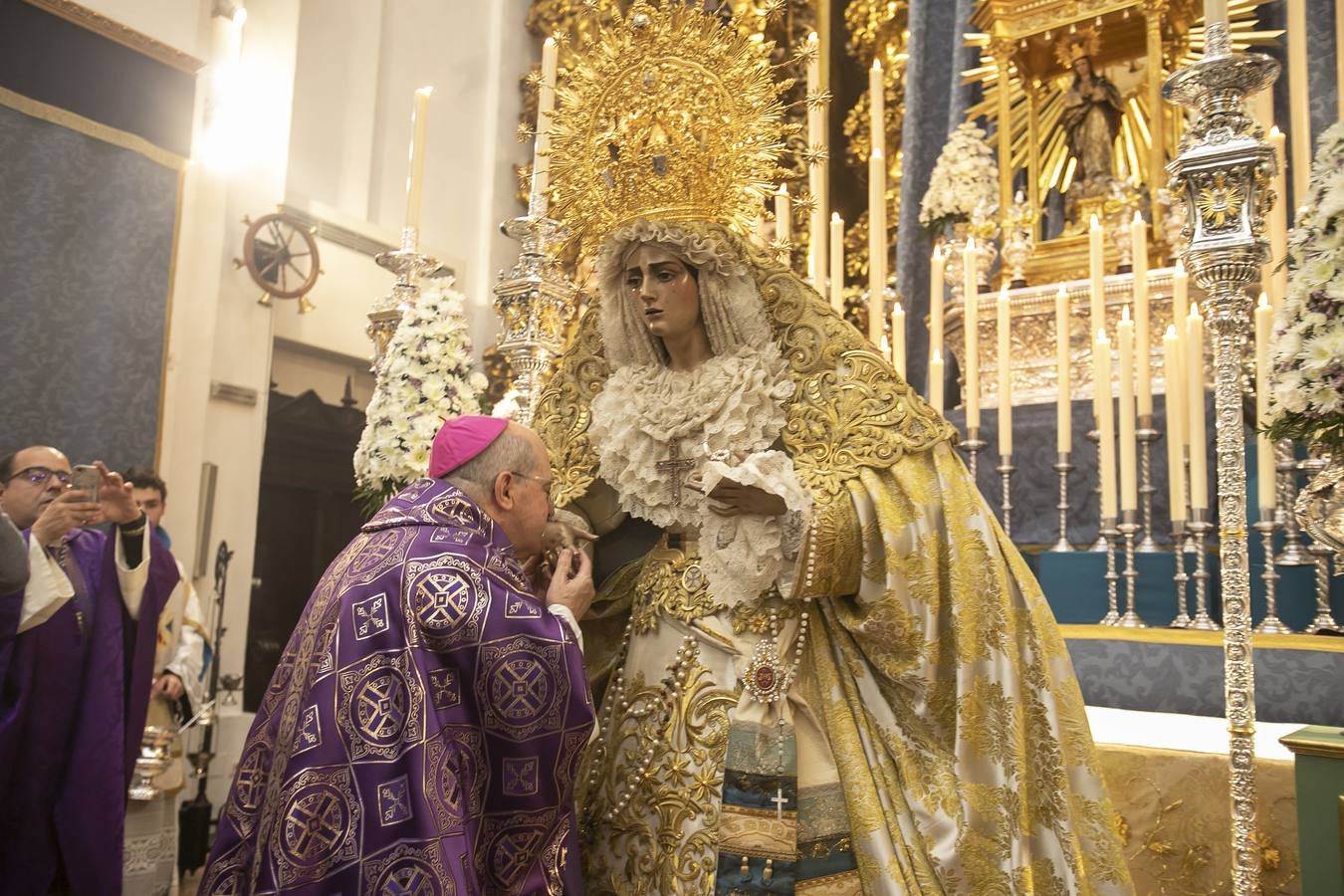 La bendición de la nueva bambalina de la Virgen de la Trinidad de Córdoba, en imágenes