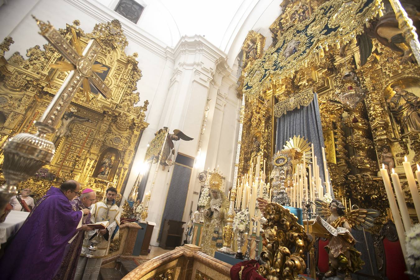 La bendición de la nueva bambalina de la Virgen de la Trinidad de Córdoba, en imágenes