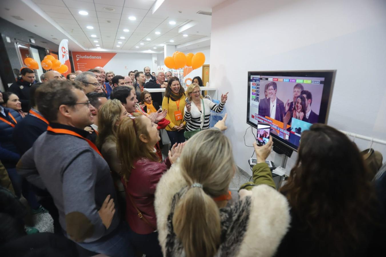 La noche electoral en la sede de Ciudadanos en Córdoba, en imágenes