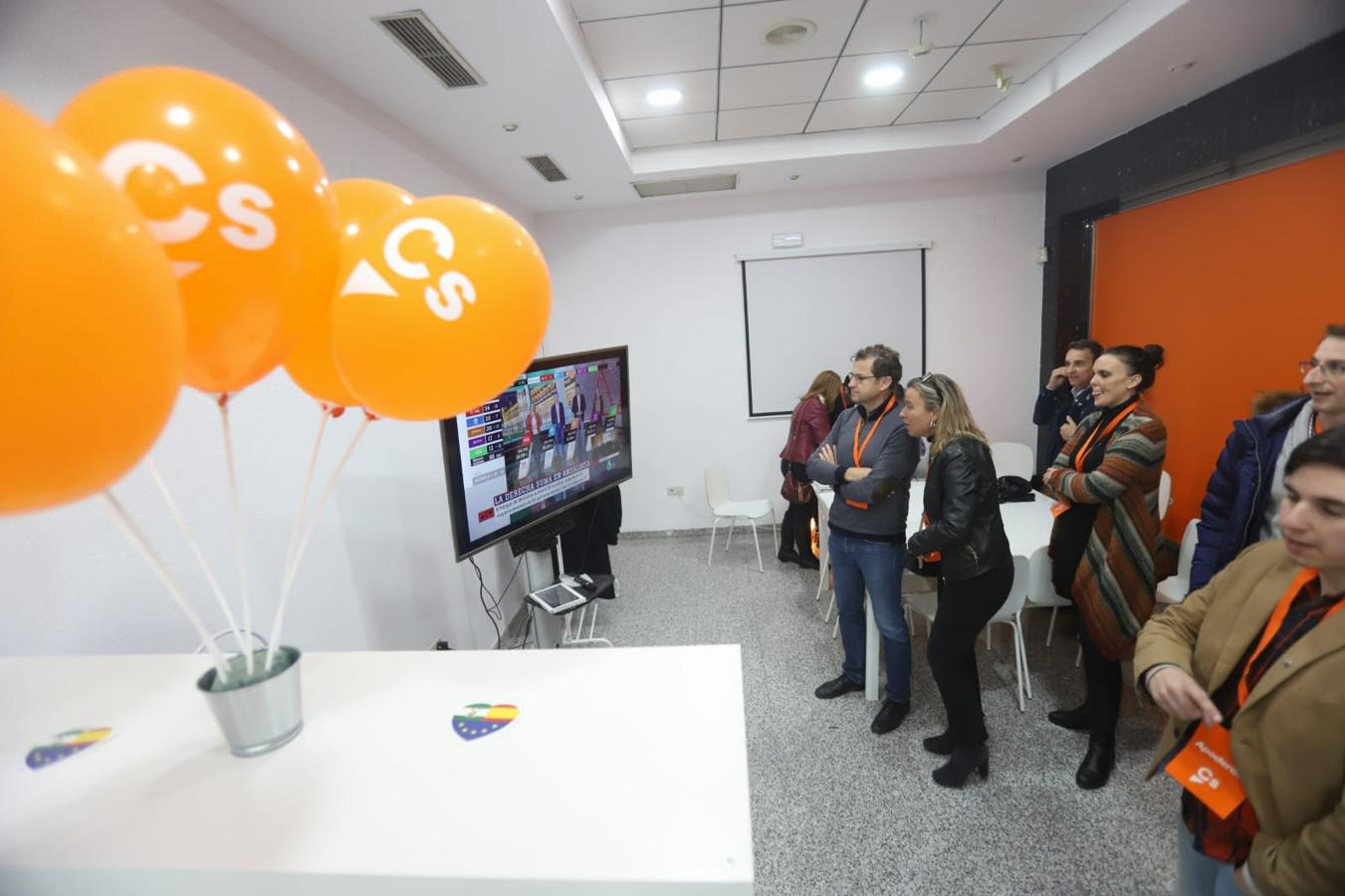 La noche electoral en la sede de Ciudadanos en Córdoba, en imágenes