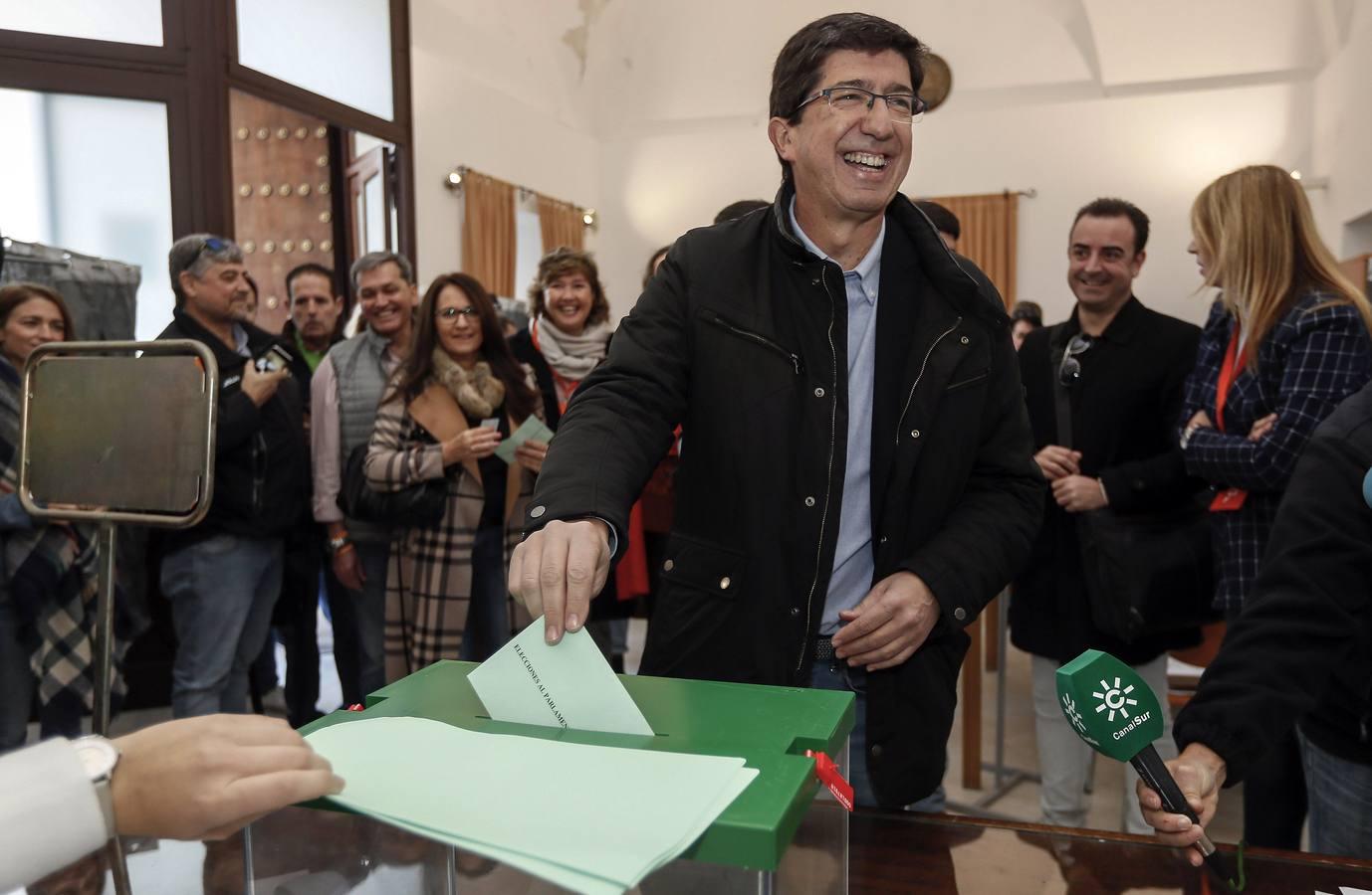 Las imágenes de cómo han votado los candidatos a la presidencia de la Junta