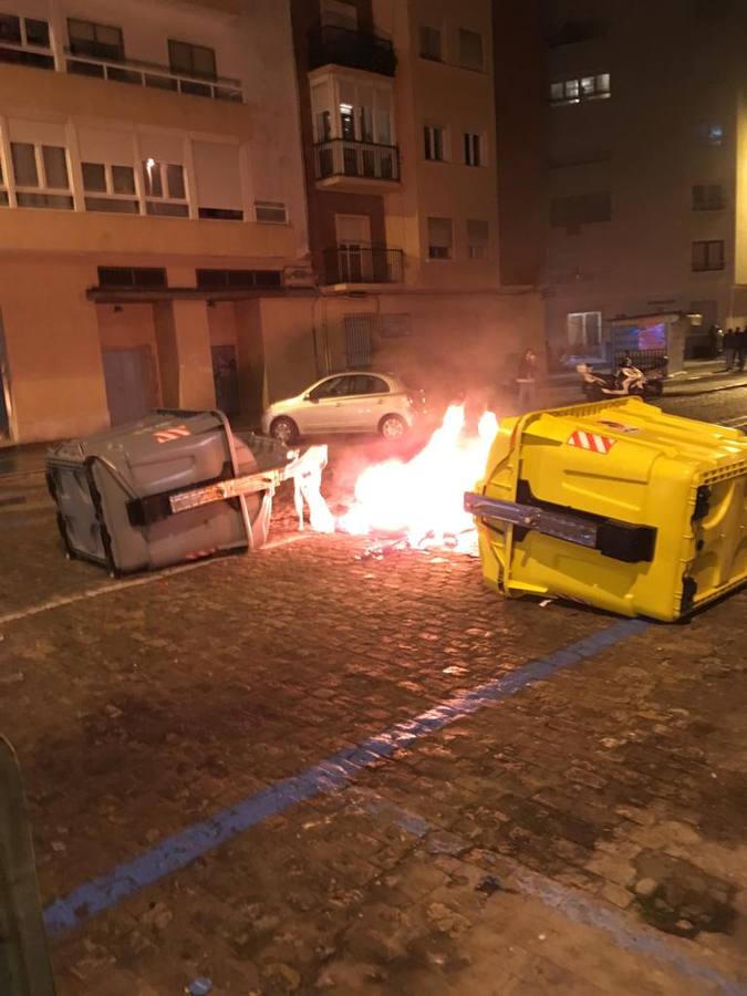 Fotos: Disturbios y cargas en la marcha contra Vox en Cádiz