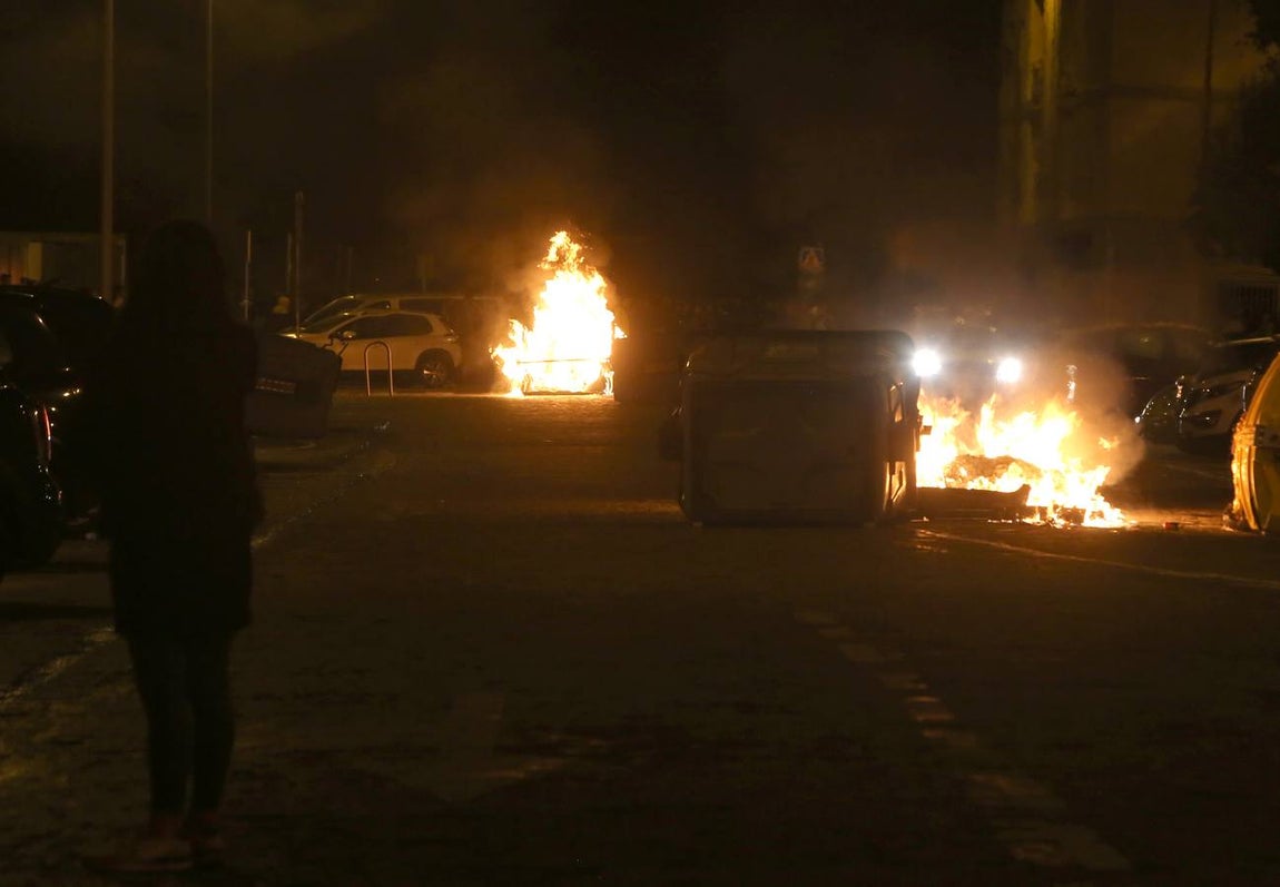 Fotos: Disturbios y cargas en la marcha contra Vox en Cádiz