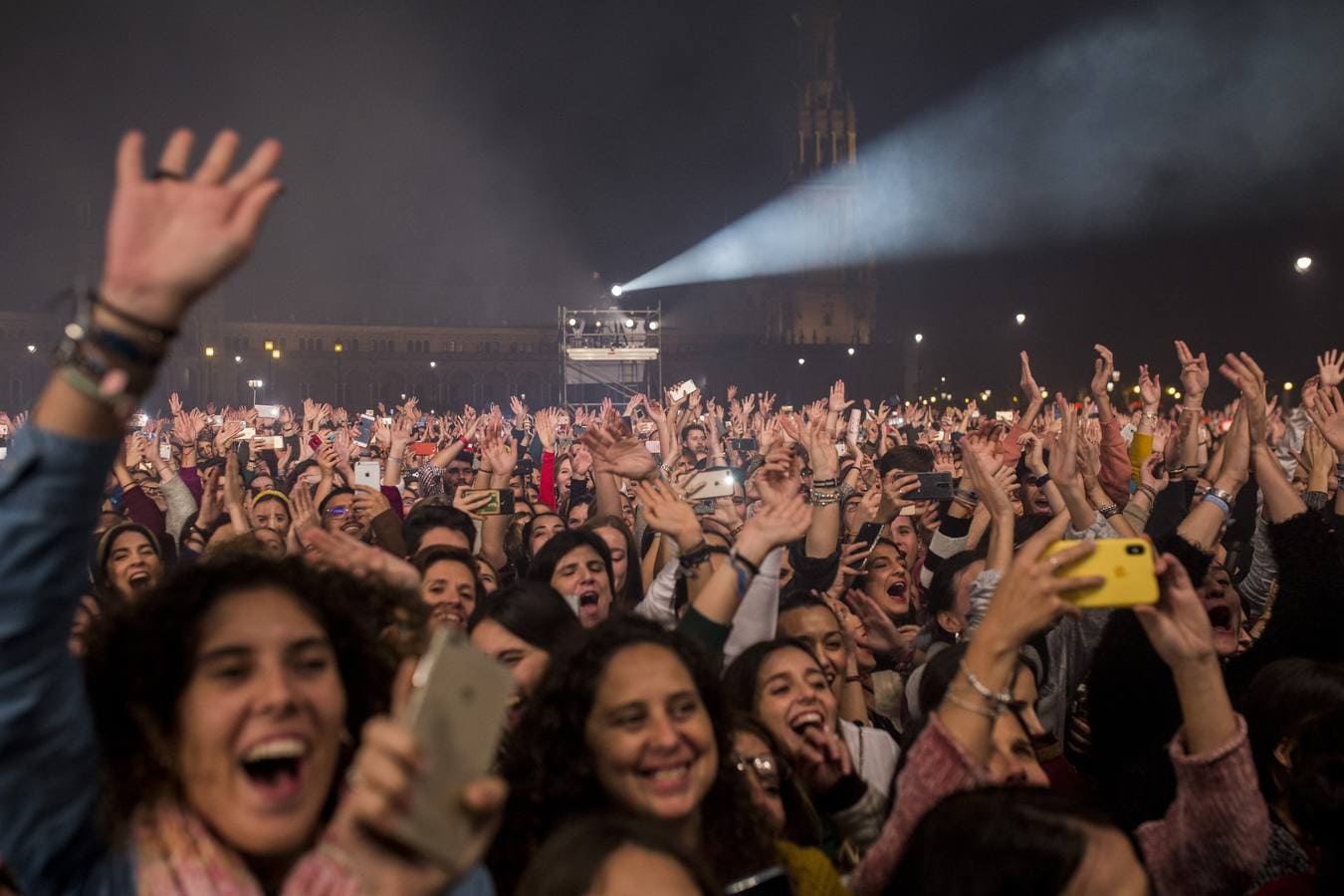 El concierto de Manuel Carrasco en la Plaza de España de Sevilla, en fotos