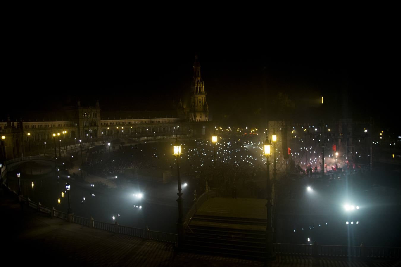 El concierto de Manuel Carrasco en la Plaza de España de Sevilla, en fotos