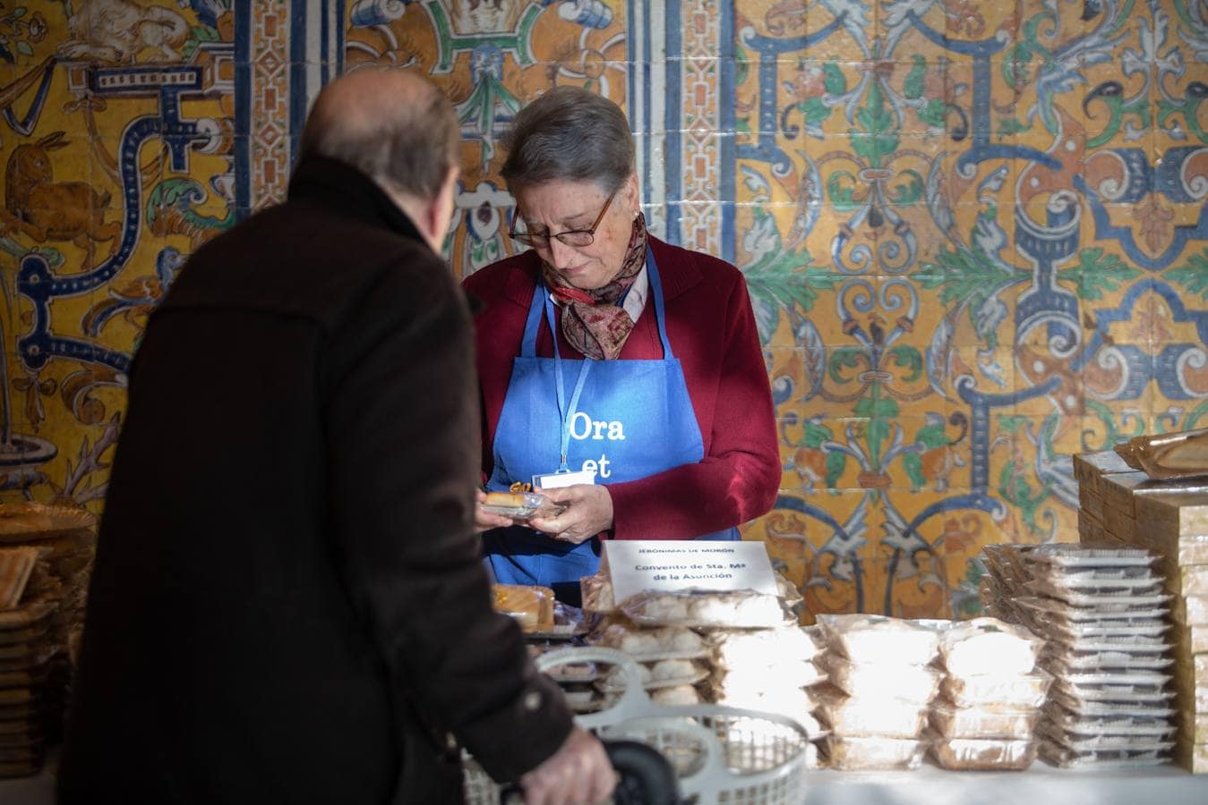 Fotogalería: Arranca el tradicional mercadillo de dulces de convento de clausura