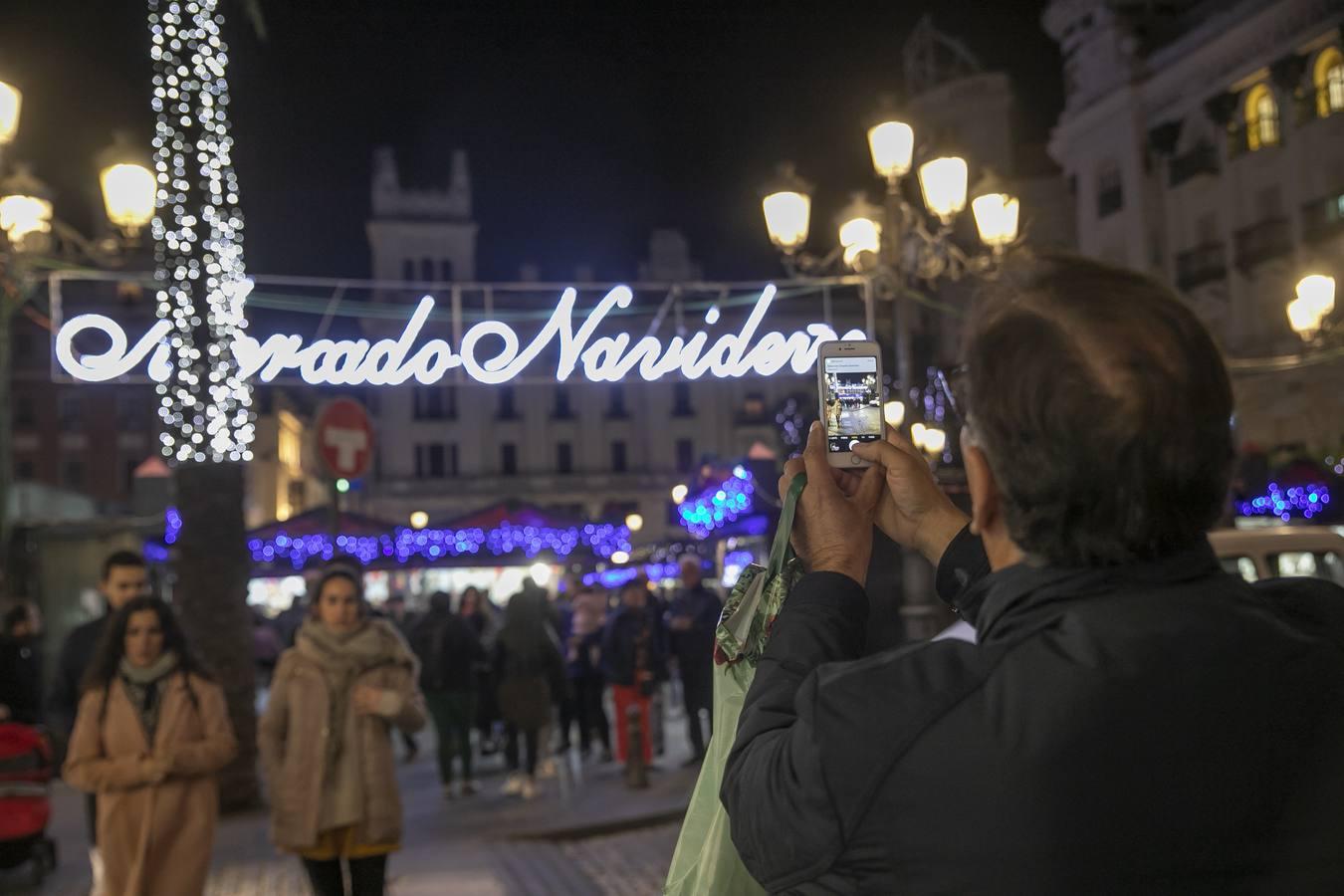 El ambiente del puente de la Inmaculada en Córdoba, en imágenes