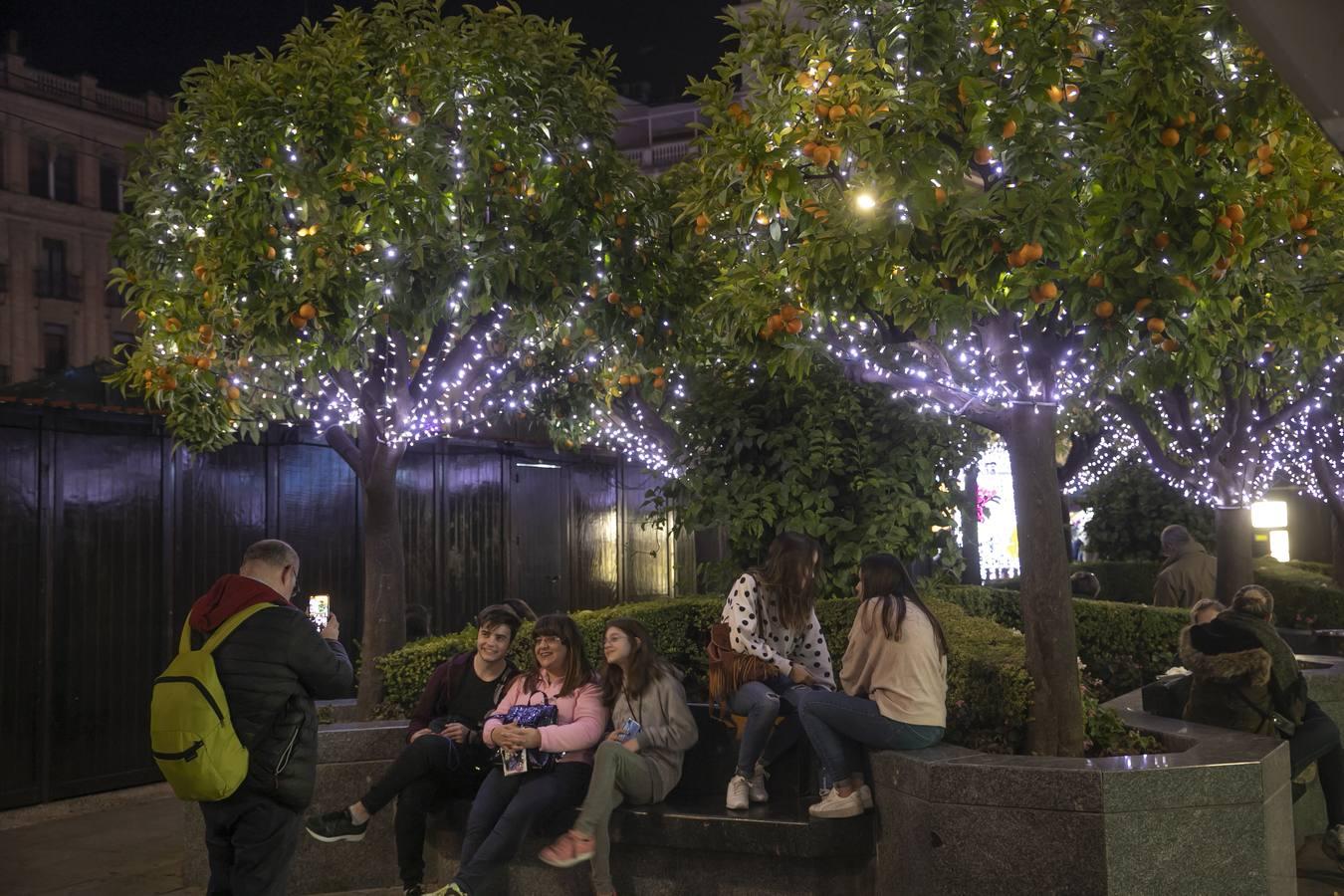 El ambiente del puente de la Inmaculada en Córdoba, en imágenes