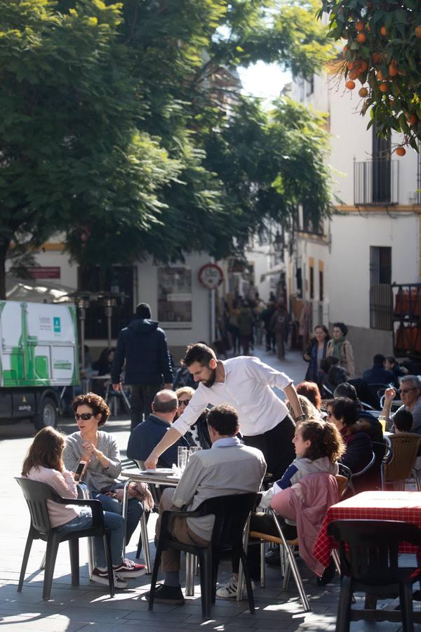 El ambiente del puente de la Inmaculada en Córdoba, en imágenes