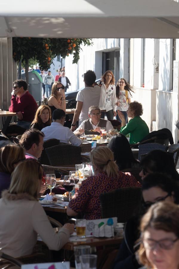 El ambiente del puente de la Inmaculada en Córdoba, en imágenes