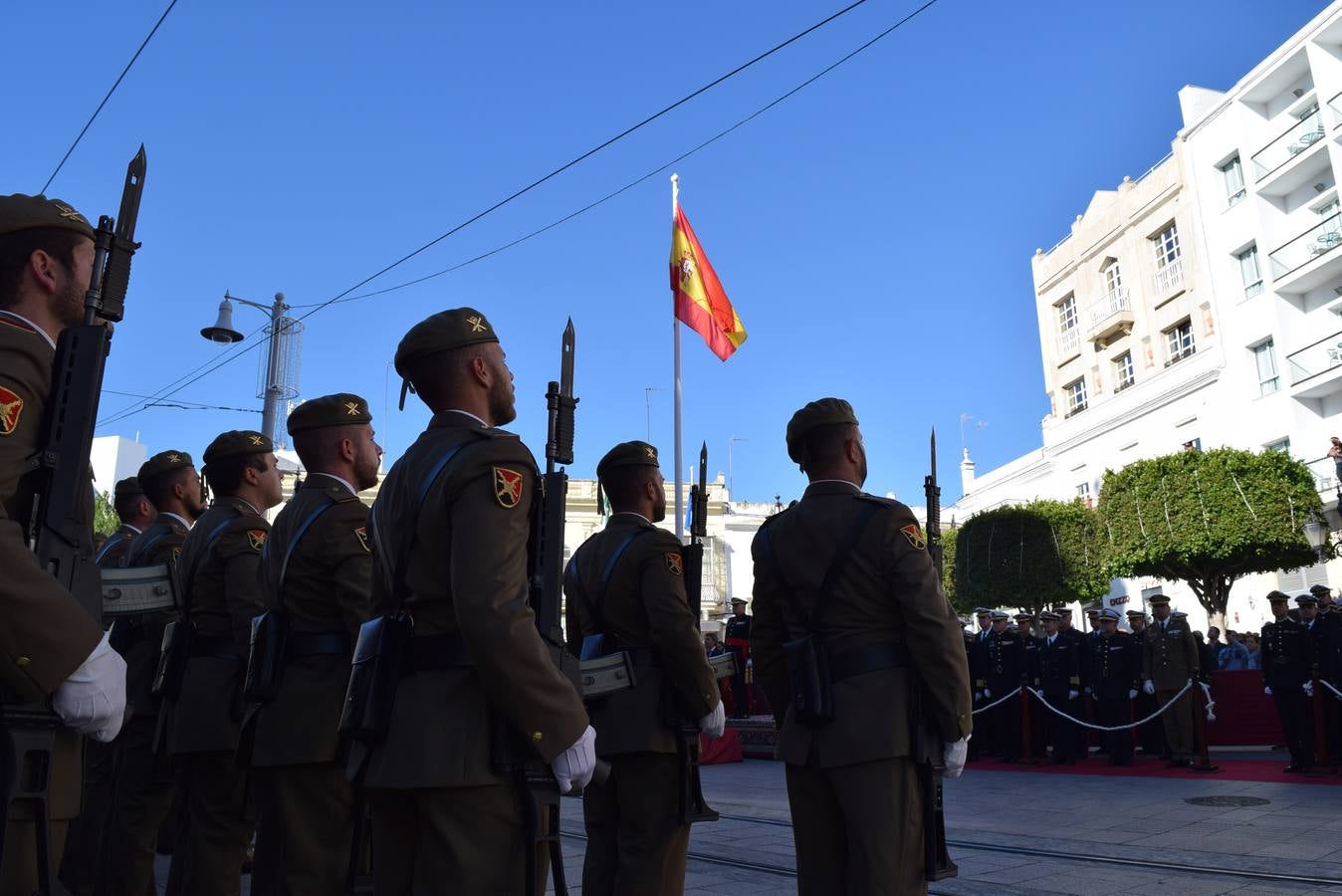 San Fernando realiza un solemne izado de la Bandera Nacional