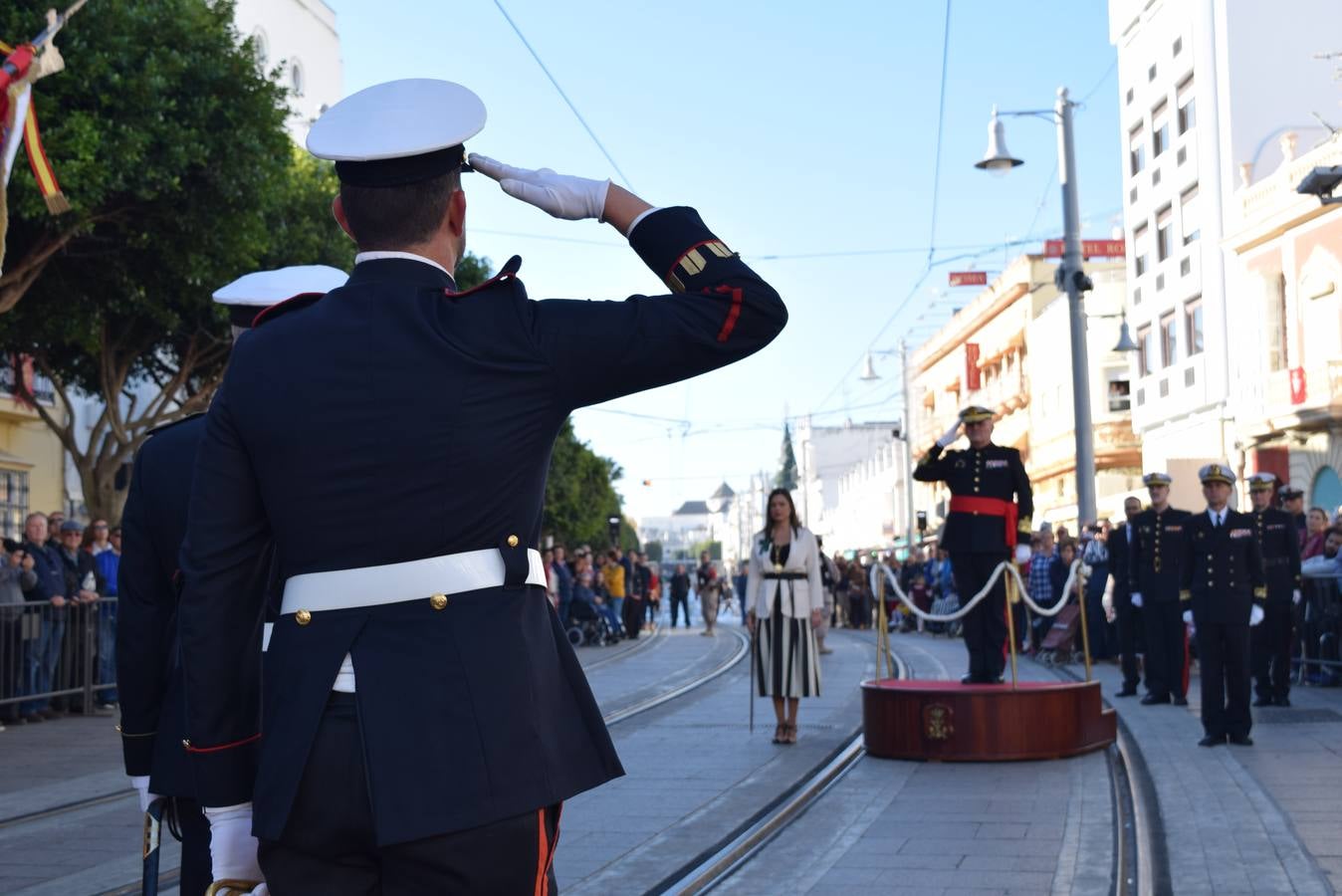 San Fernando realiza un solemne izado de la Bandera Nacional