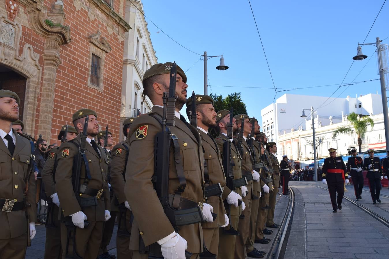 San Fernando realiza un solemne izado de la Bandera Nacional