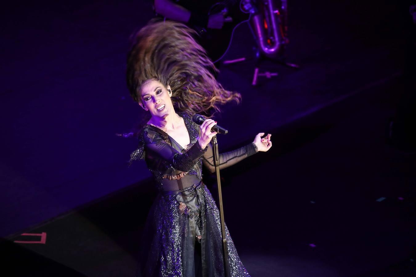 Malú triunfa en Sevilla con su gira «Oxígeno»