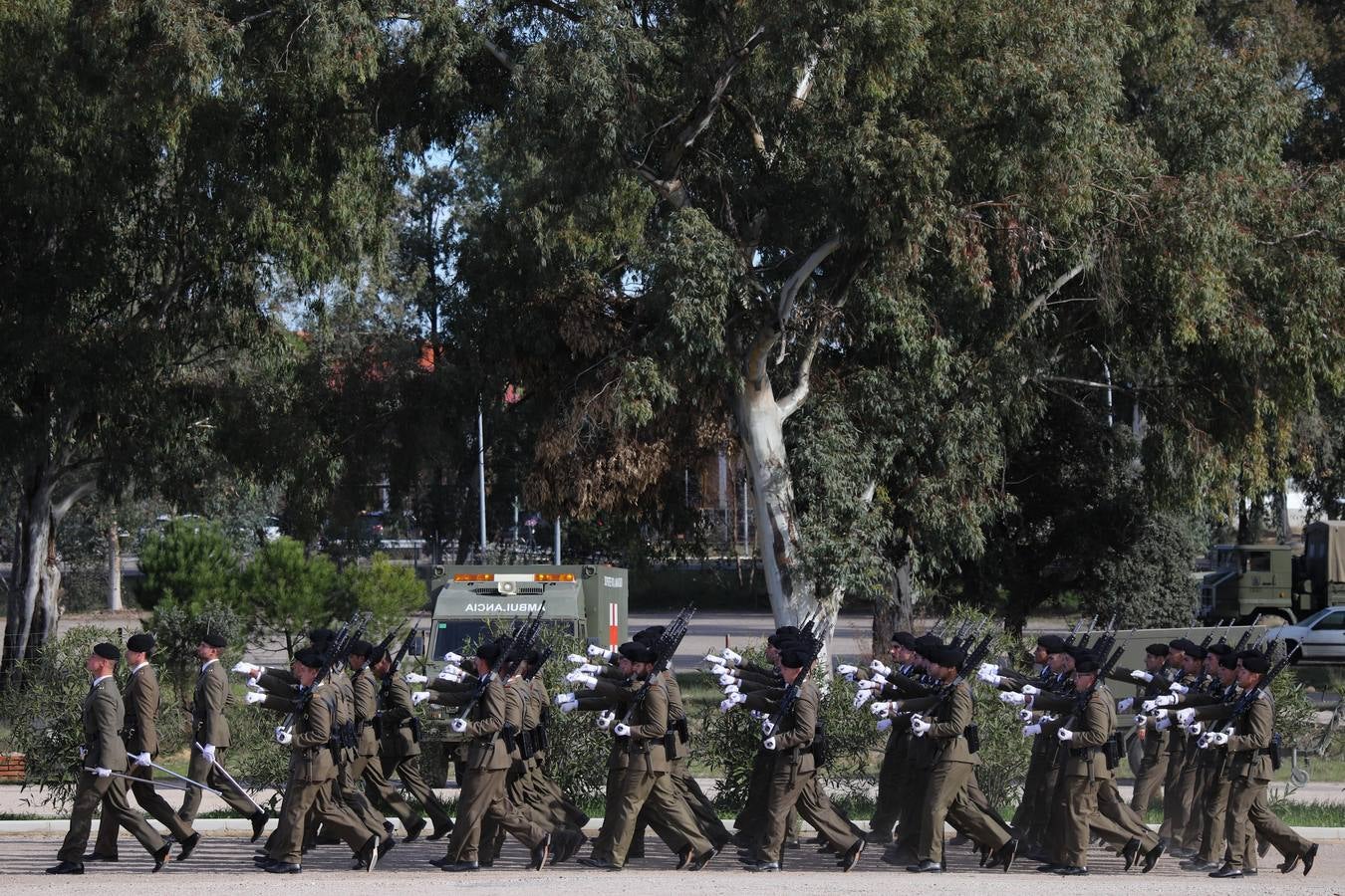 El desfile de la BRI X por el día de la Inmaculada, en imágenes