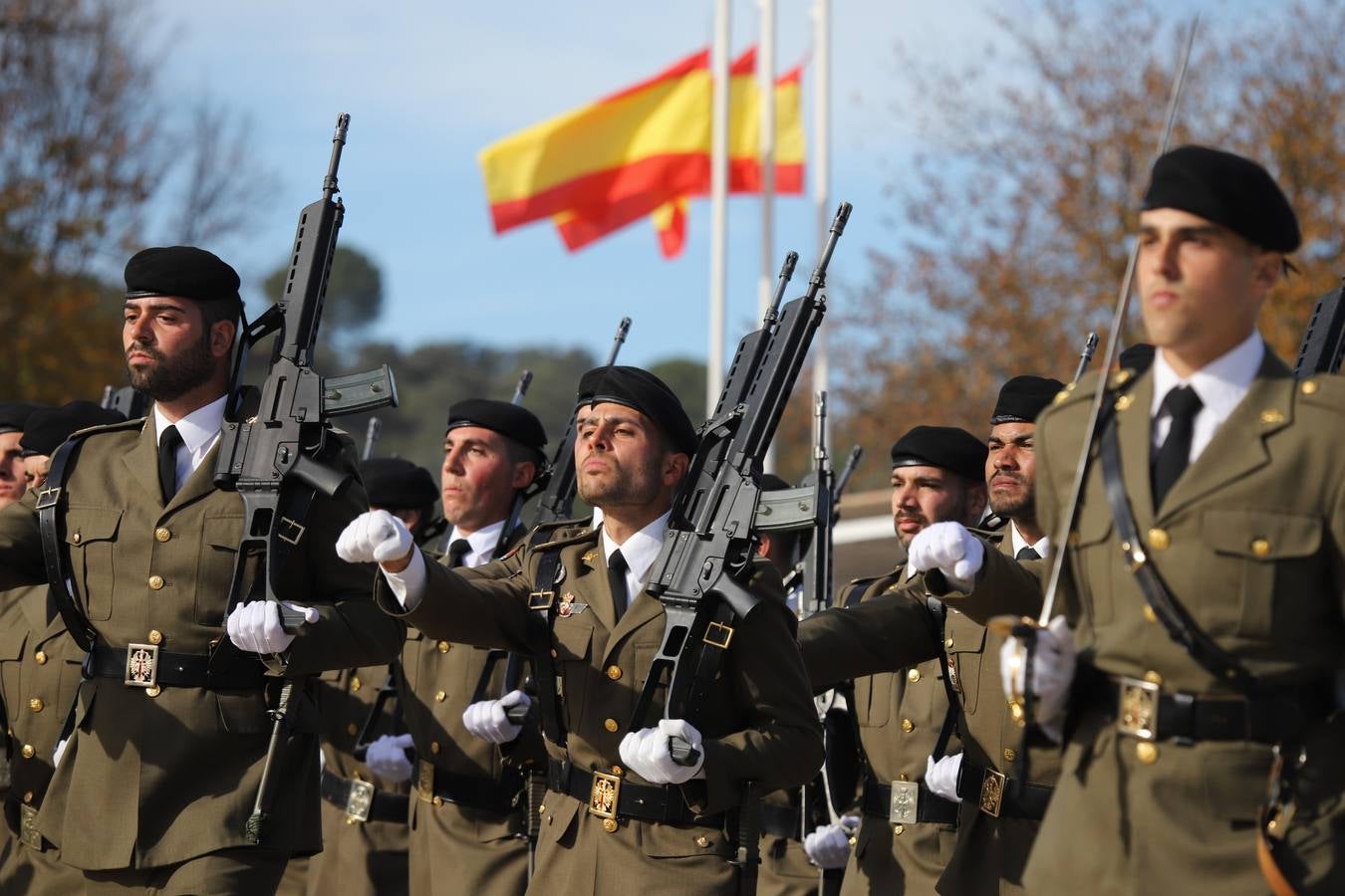 El desfile de la BRI X por el día de la Inmaculada, en imágenes