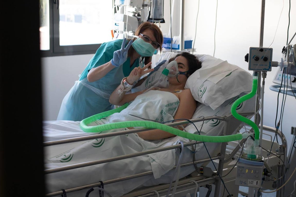 El día a día en la UCI del Reina Sofía de Córdoba, en imágenes