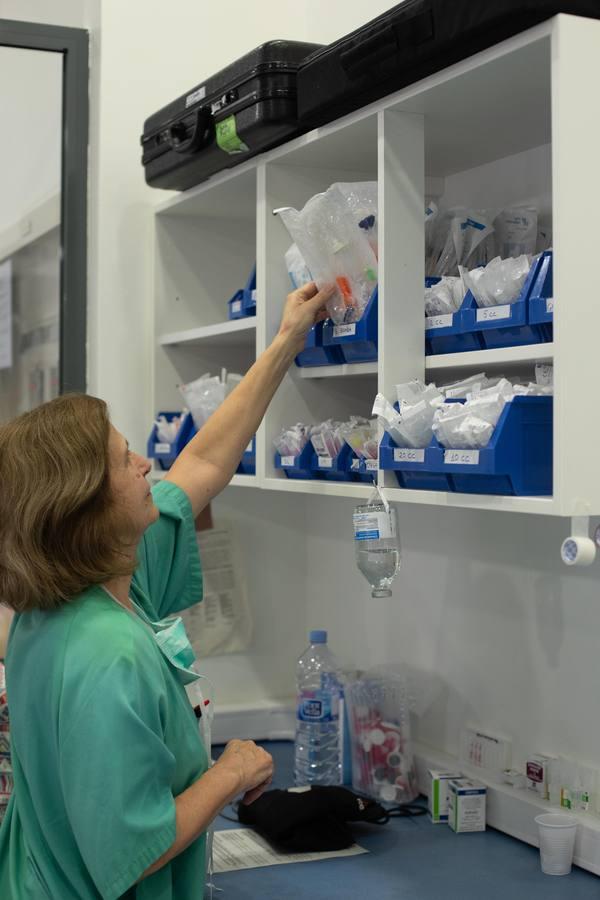 El día a día en la UCI del Reina Sofía de Córdoba, en imágenes