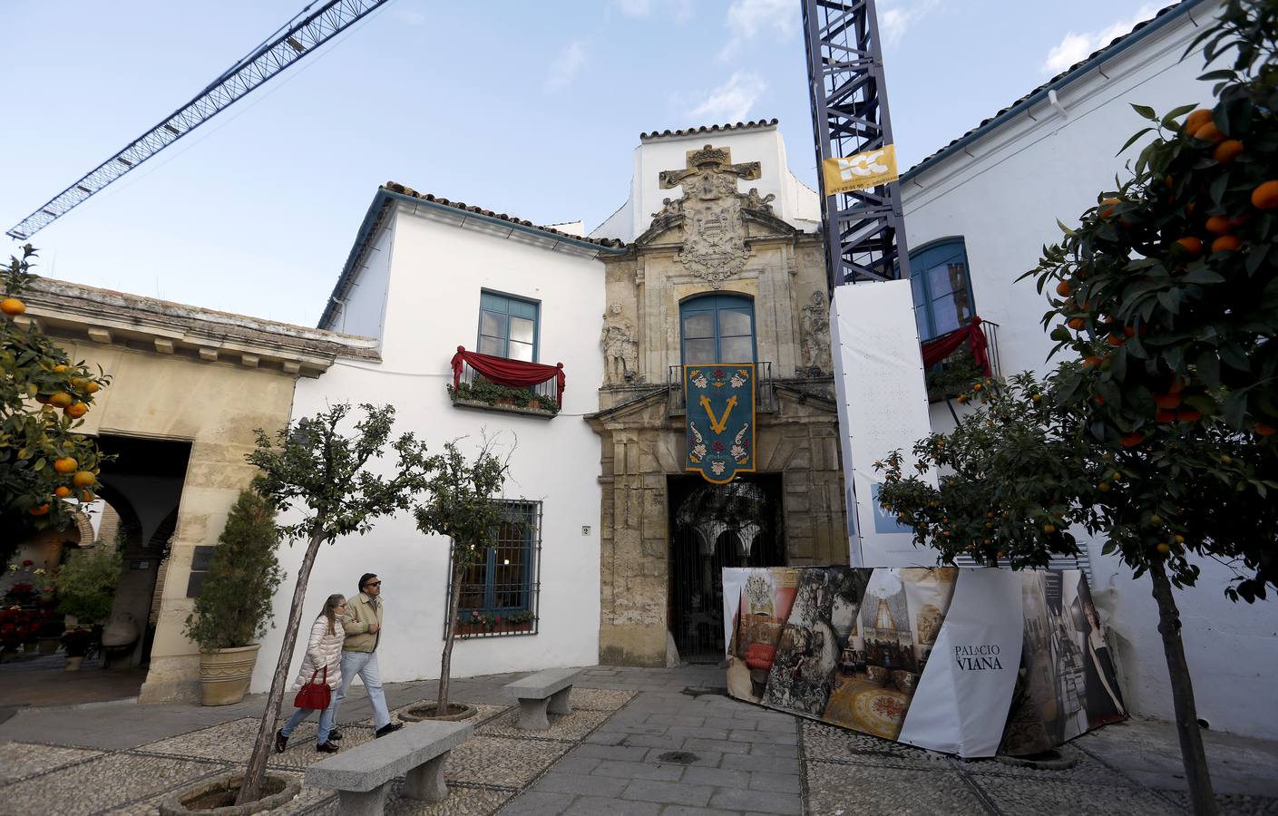 El nuevo aspecto de la portada del Palacio de Viana de Córdoba, en imágenes