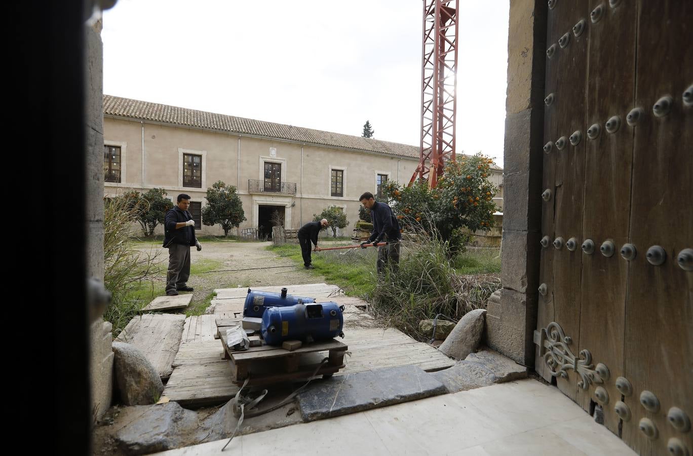 Los primeros preparativos para la reforma del Palacio Episcopal de Córdoba, en imágenes