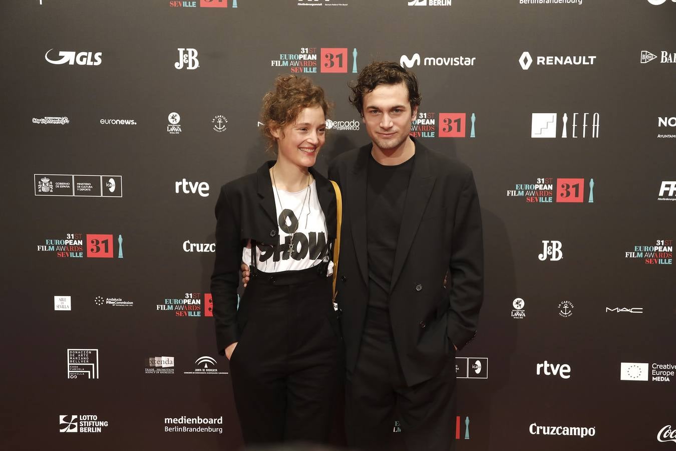 Fotogalería: Todos los rostros conocidos que acudieron a los Premios de la Academia de Cine Europeo en Sevilla (I)