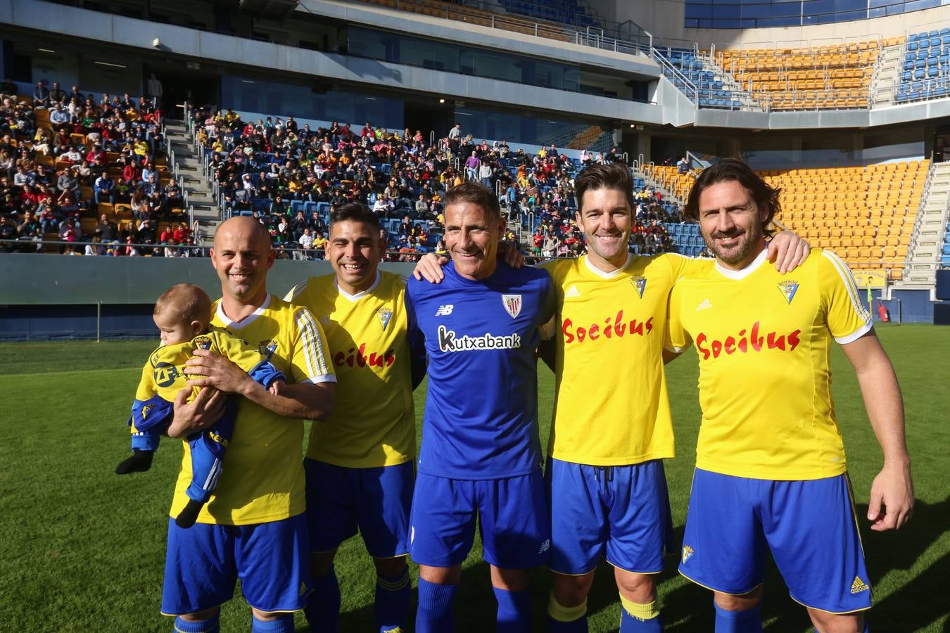 (FOTOS) El partido de fútbol de los Reyes Magos en imágenes