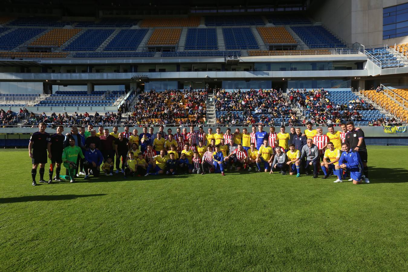 (FOTOS) El partido de fútbol de los Reyes Magos en imágenes