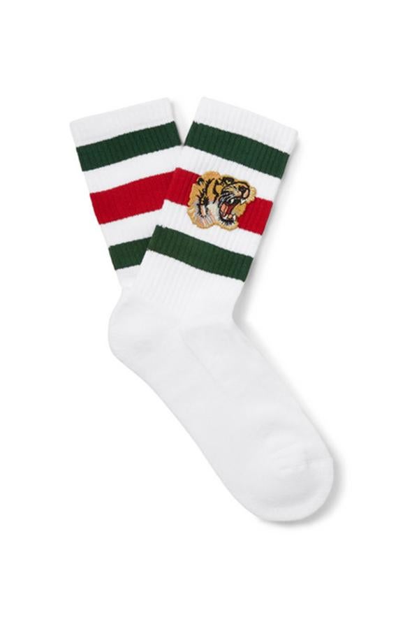 Calcetines. Un pequeño detalle como son estos calcetines de Gucci. Los calcetines tobilleros y a la rodilla siguen siendo un rasgo destacado de la estética de las creaciones de Alessandro Michele y estos en concreto están disponibles por 100 euros.