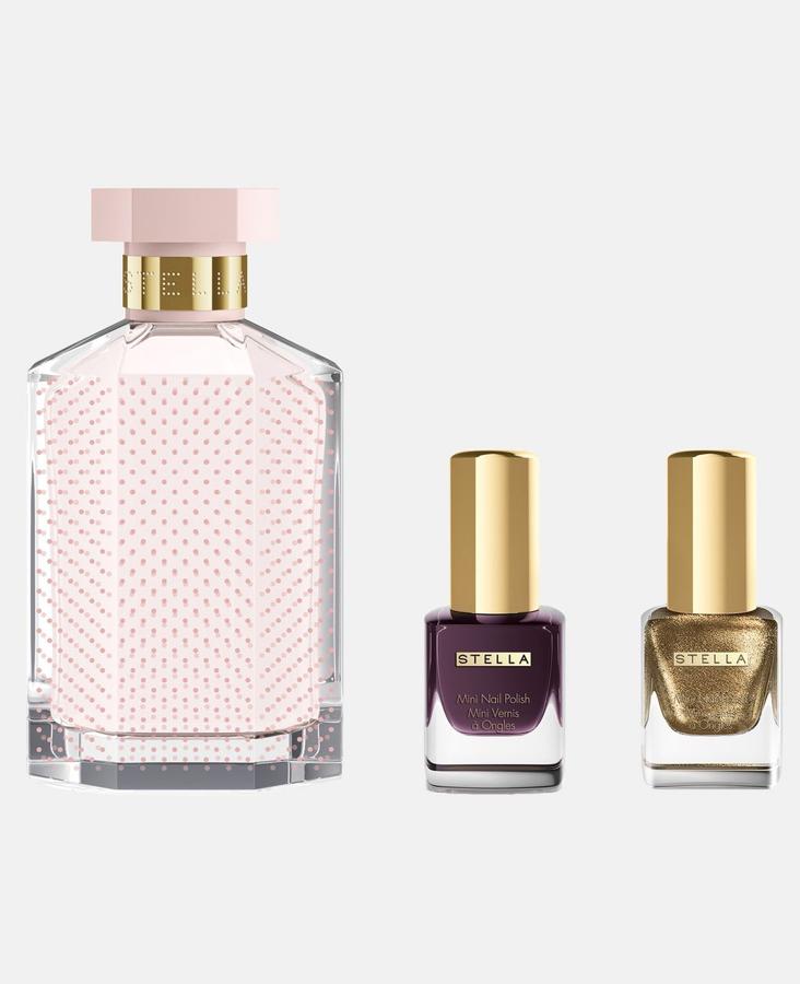 Set de perfume y pintauñas. Uno de los grandes aciertos es regalar un set de belleza. En este caso, la firma Stella McCartney ha creado una caja con una fragancia y dos pintauñas. El perfume es más ligero, aunque continúa con la celebración de la mujer naturalmente sexy, naturalmente segura. El set se completa con esmalte de uñas de edición limitada en colores de temporada. 72 euros.