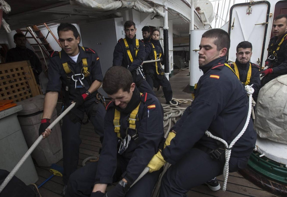 En imágenes: El Juan Sebastián de Elcano se adiestra para su nuevo crucero de instrucción