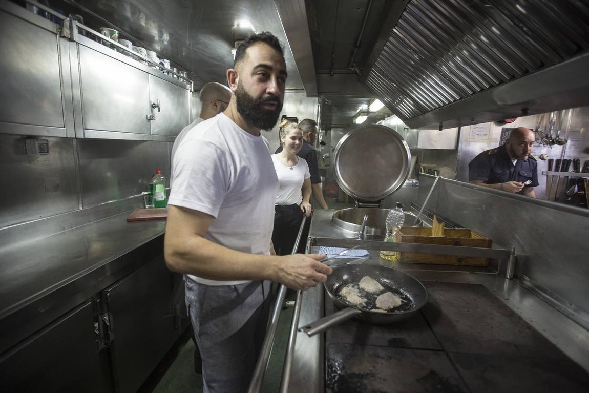En imágenes: El Juan Sebastián de Elcano se adiestra para su nuevo crucero de instrucción