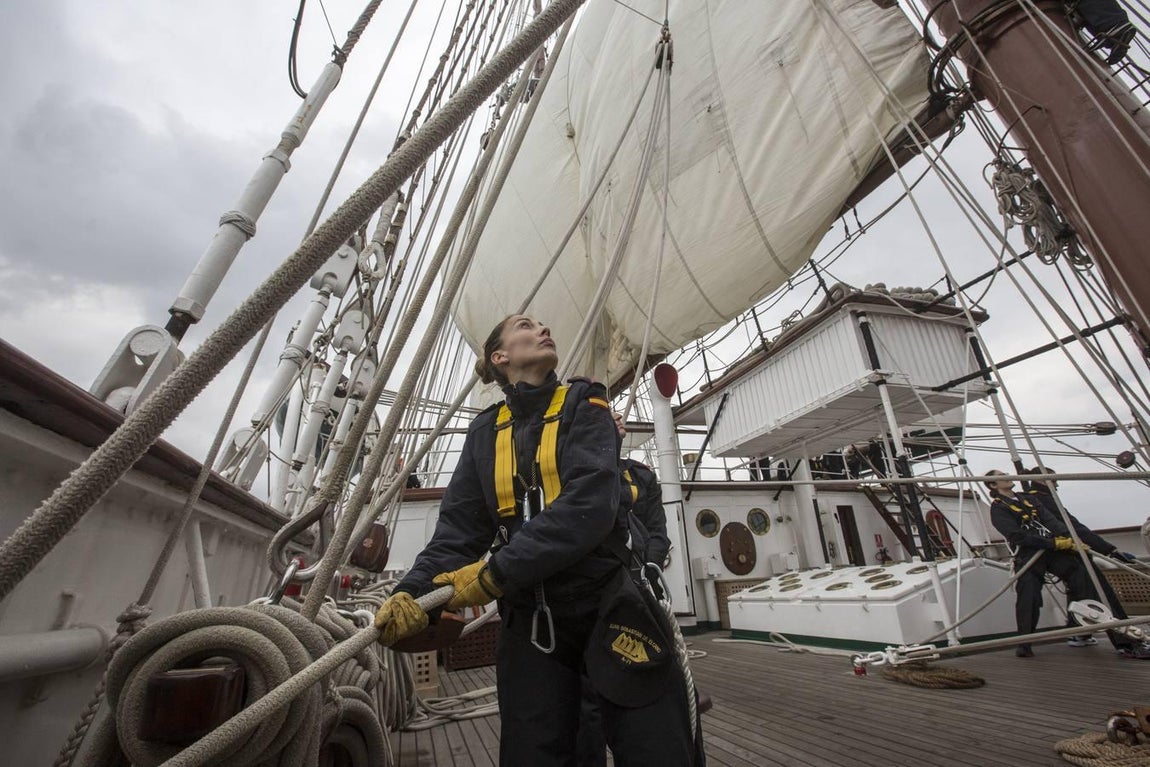 En imágenes: El Juan Sebastián de Elcano se adiestra para su nuevo crucero de instrucción