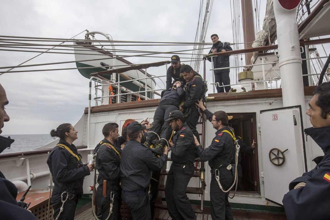 En imágenes: El Juan Sebastián de Elcano se adiestra para su nuevo crucero de instrucción