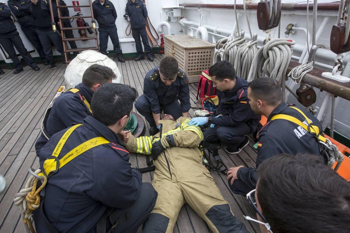En imágenes: El Juan Sebastián de Elcano se adiestra para su nuevo crucero de instrucción