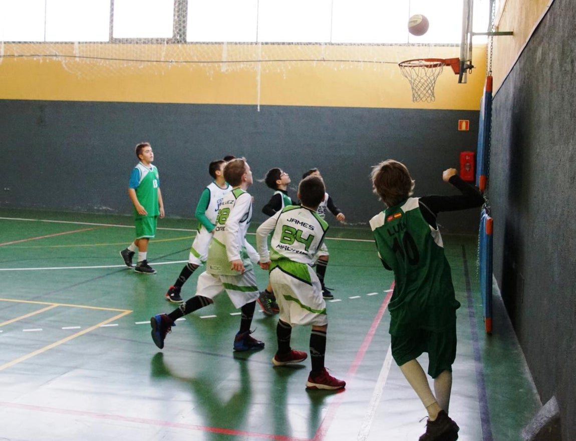 Las mejores imágenes del partido entre Salesianos San Miguel y Jesús Maestro