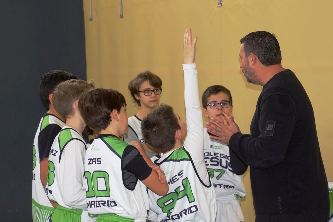 Las mejores imágenes del partido entre Salesianos San Miguel y Jesús Maestro