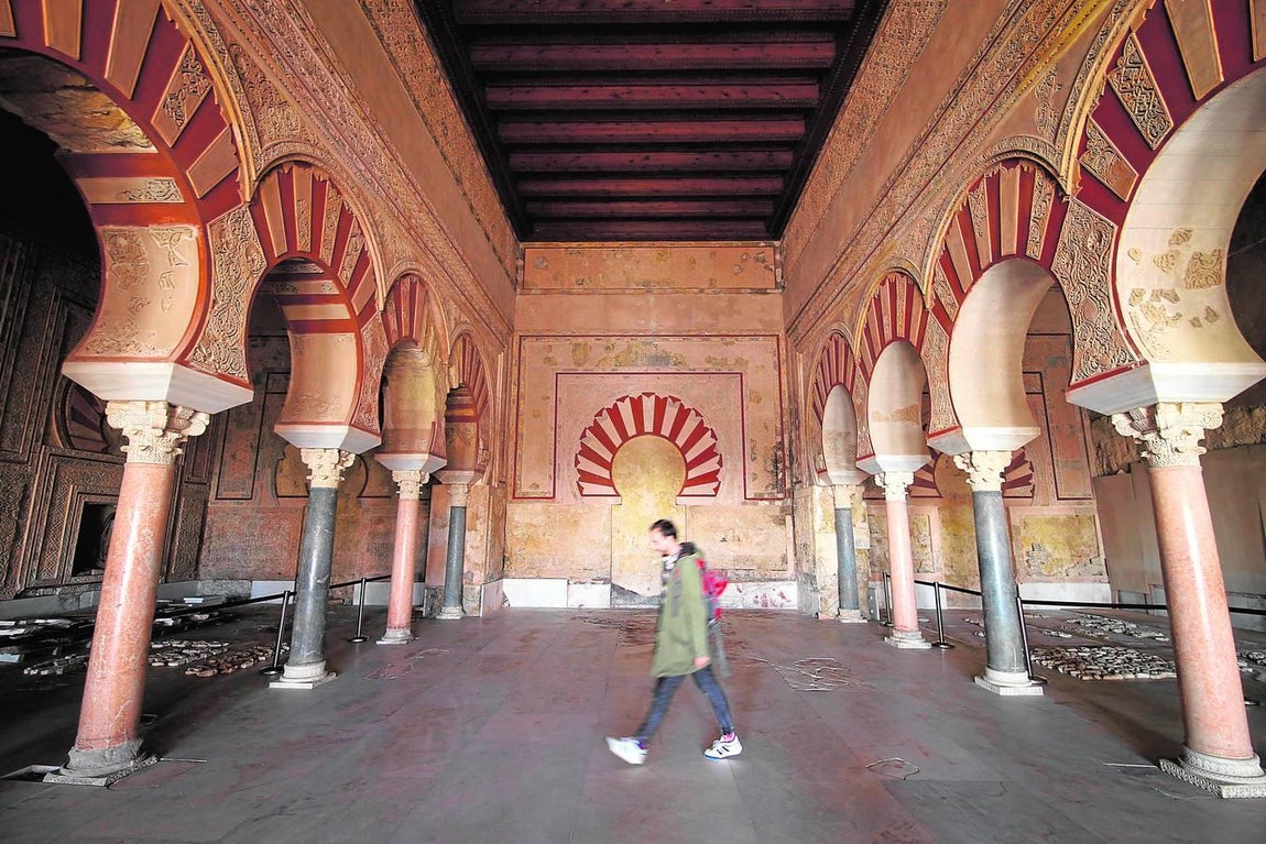 La visita de Susana Díaz al Salón Rico, en imágenes