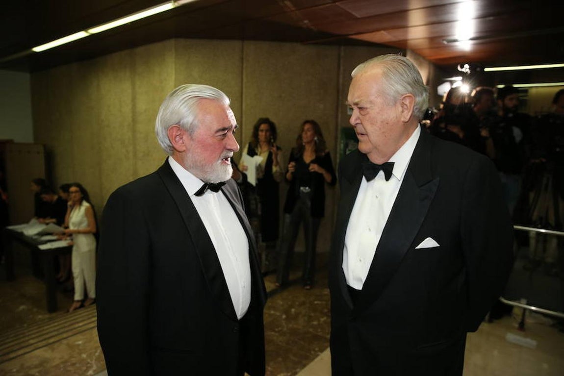 Santiago Ybarra junto al Presidente de la RAE, Darío Villanueva. 