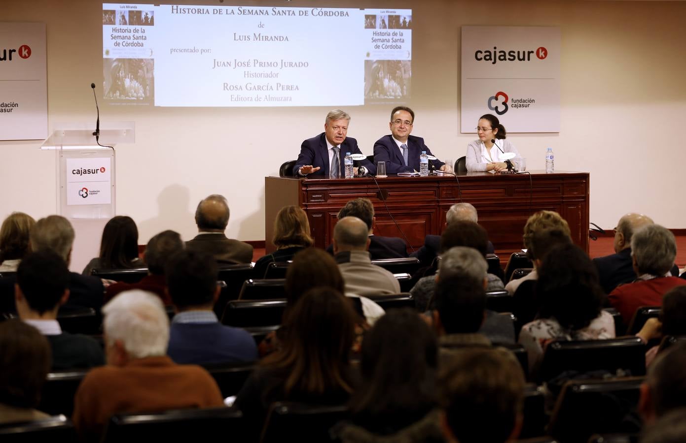 La presentación del libro de Luis Miranda sobre la Semana Santa de Córdoba, en imágenes